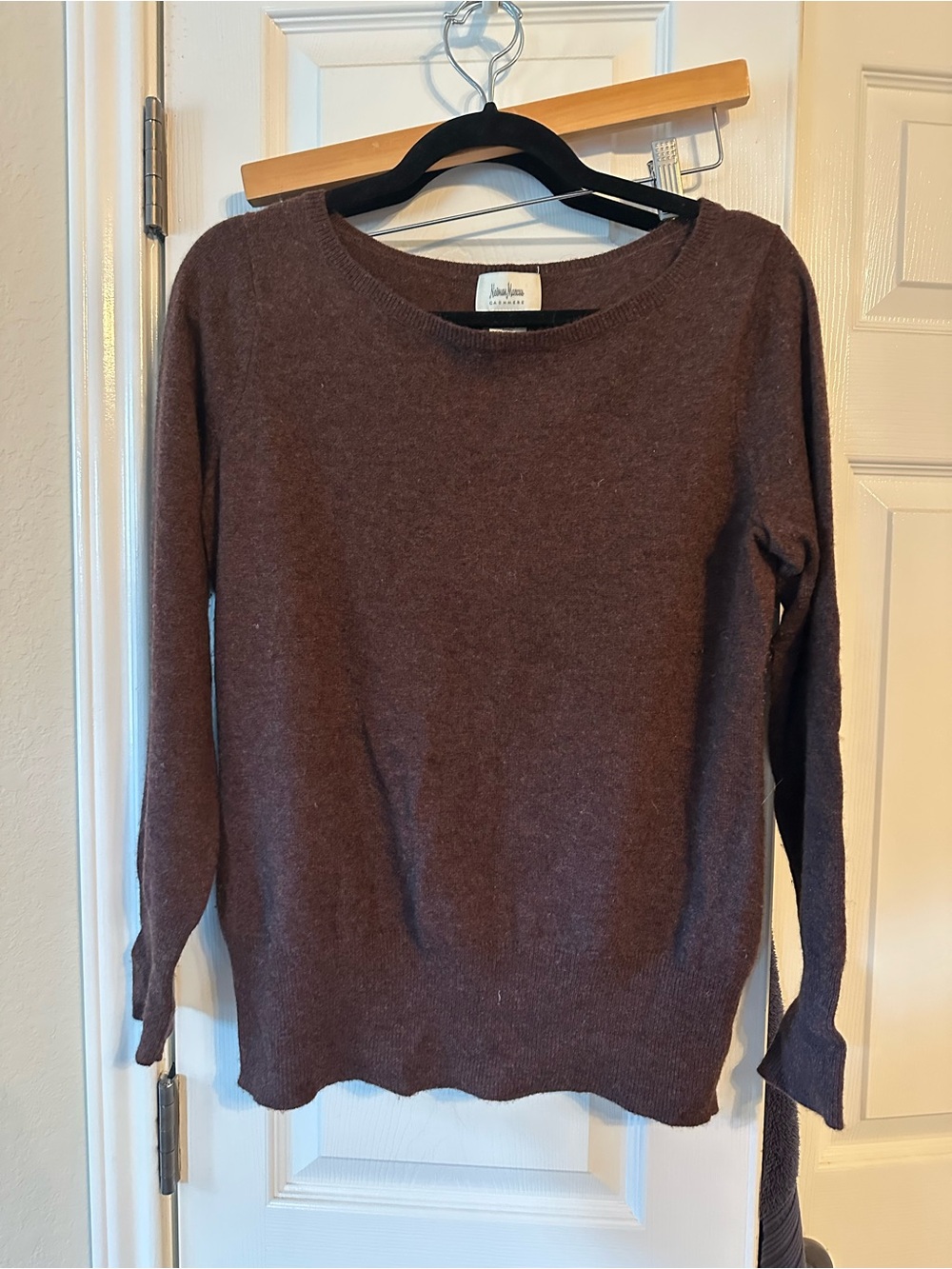 Neiman Marcus Women's Brown cashmere Crewneck Sweater